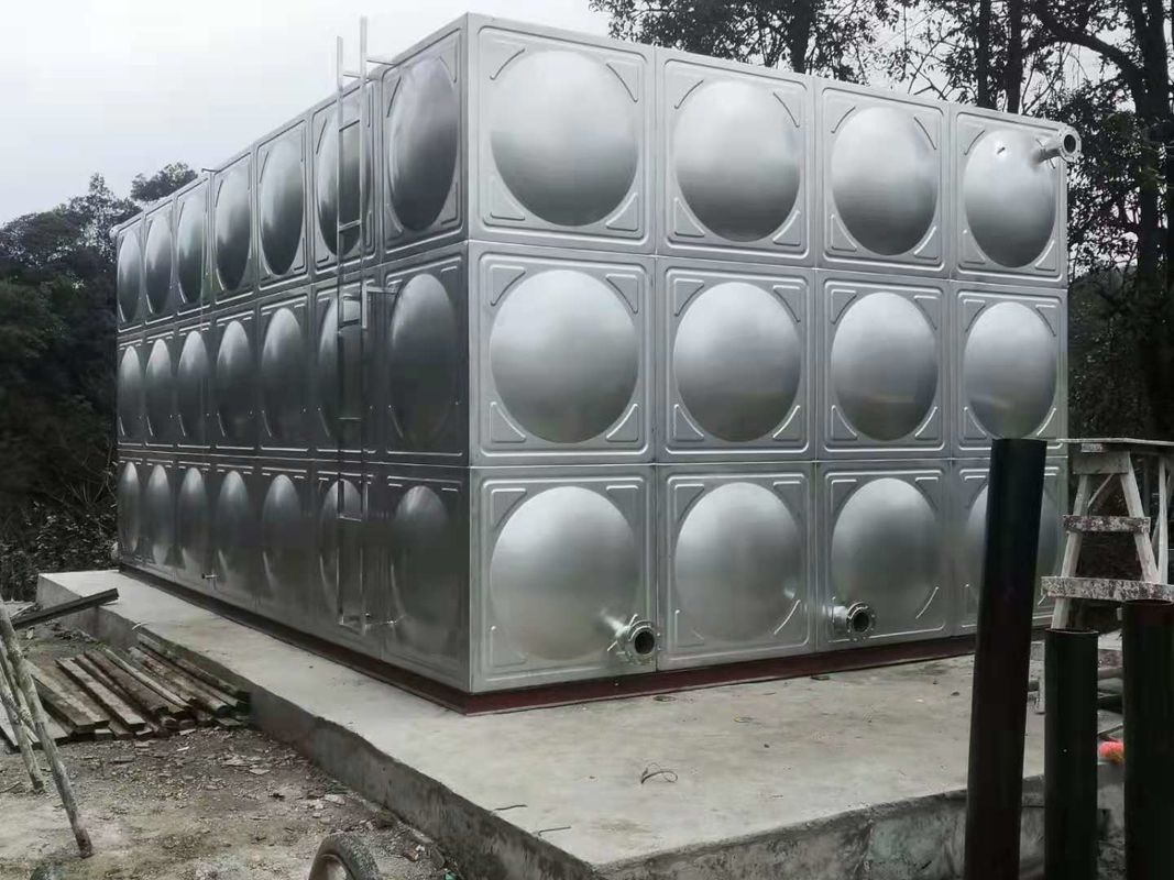 Réservoirs d'eau isolés en acier inoxydable poli 1,0 MPa 0,6 MPa Pour l'extérieur