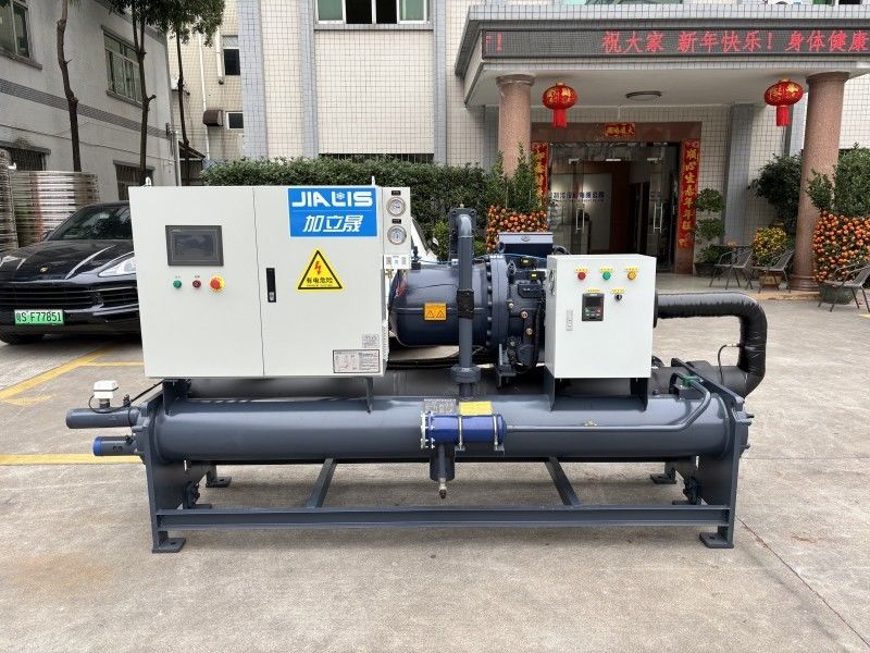 Chiller refroidi à l'eau avec un débit de refroidissement de 59,5 m3/h 5-35.C Plage de température 380-415V